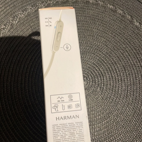 JBL TUNE 205BT In-Ear Wireless Headphones - White - Picture 3 of 3